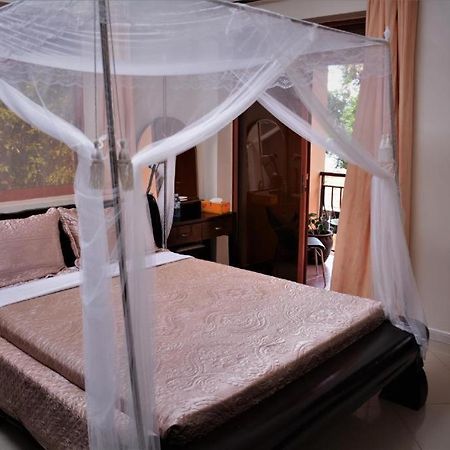 The Palms Beach Hotel And Restaurant Limited Entebbe Exteriör bild