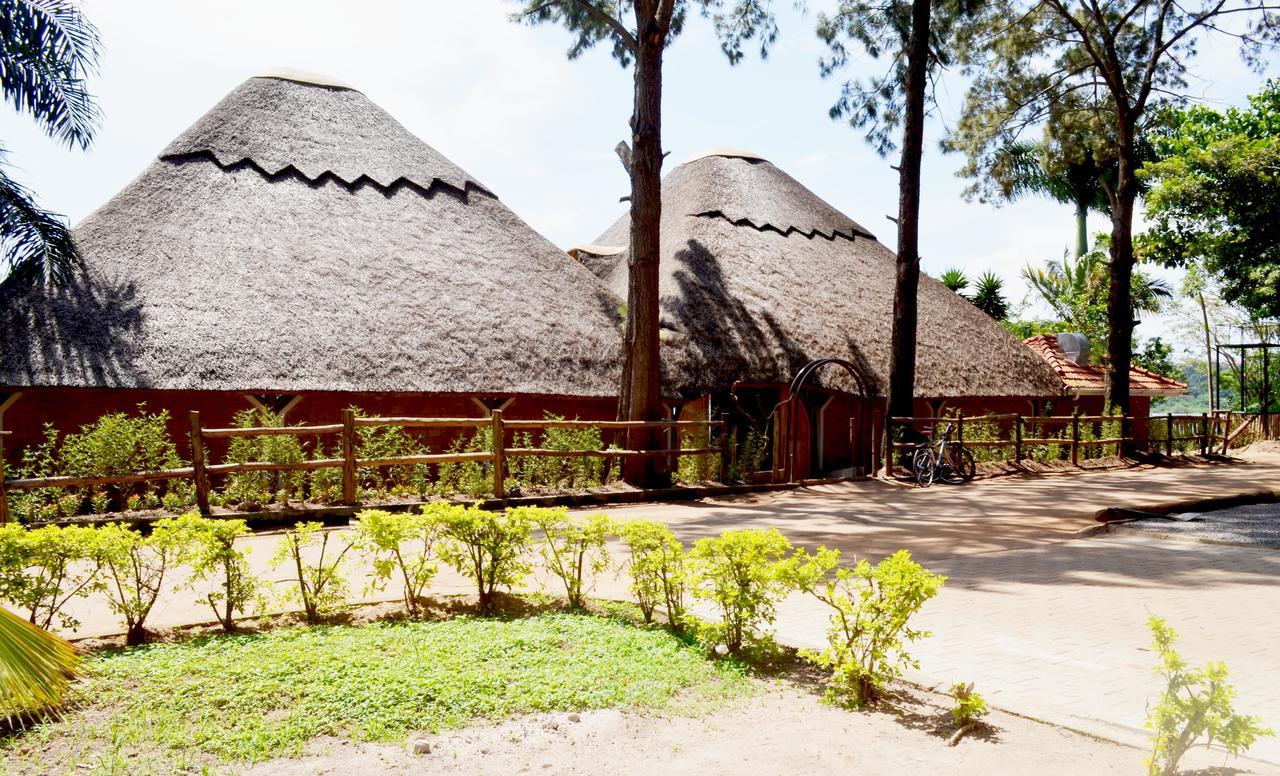 The Palms Beach Hotel And Restaurant Limited Entebbe Exteriör bild