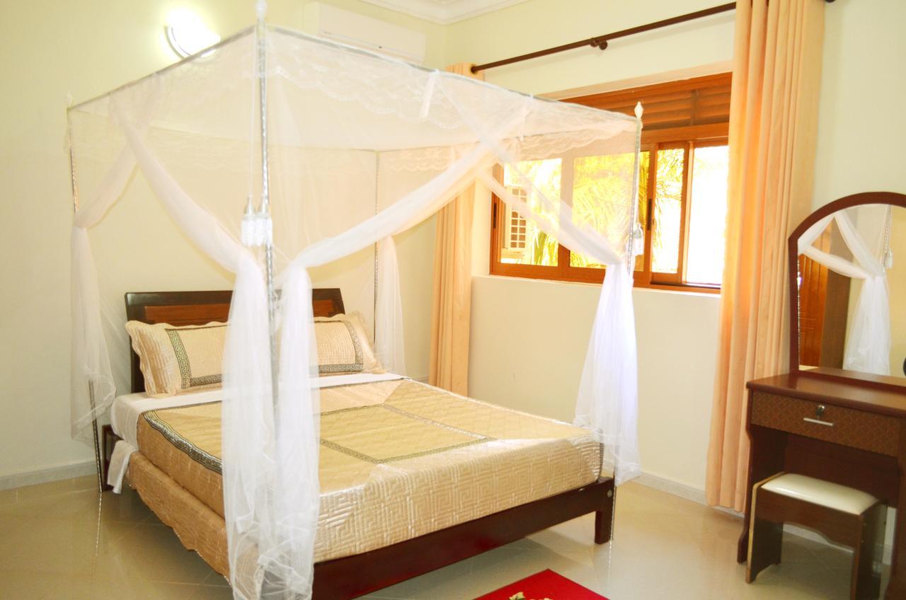 The Palms Beach Hotel And Restaurant Limited Entebbe Exteriör bild