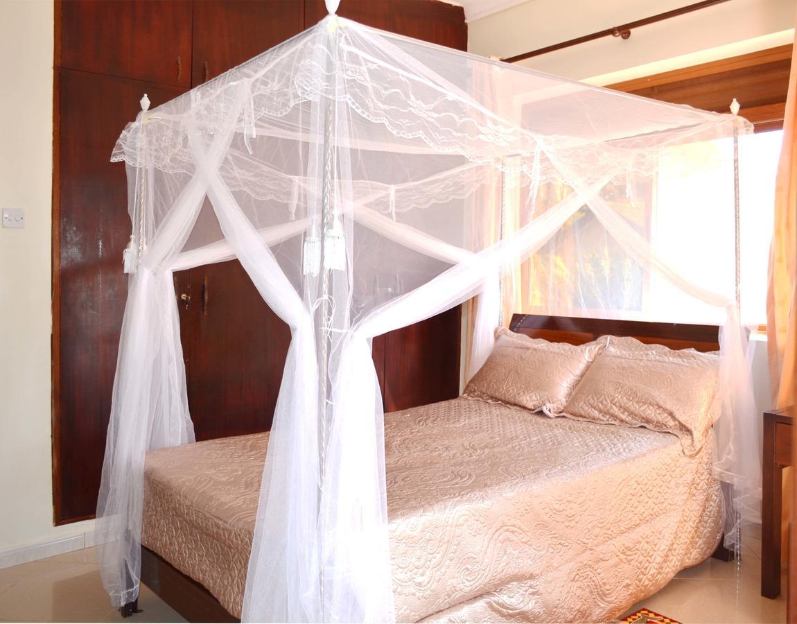 The Palms Beach Hotel And Restaurant Limited Entebbe Exteriör bild