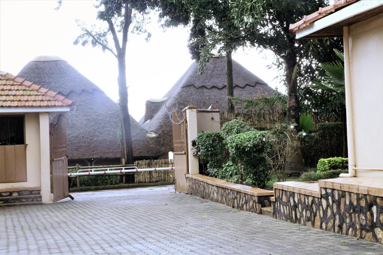 The Palms Beach Hotel And Restaurant Limited Entebbe Exteriör bild