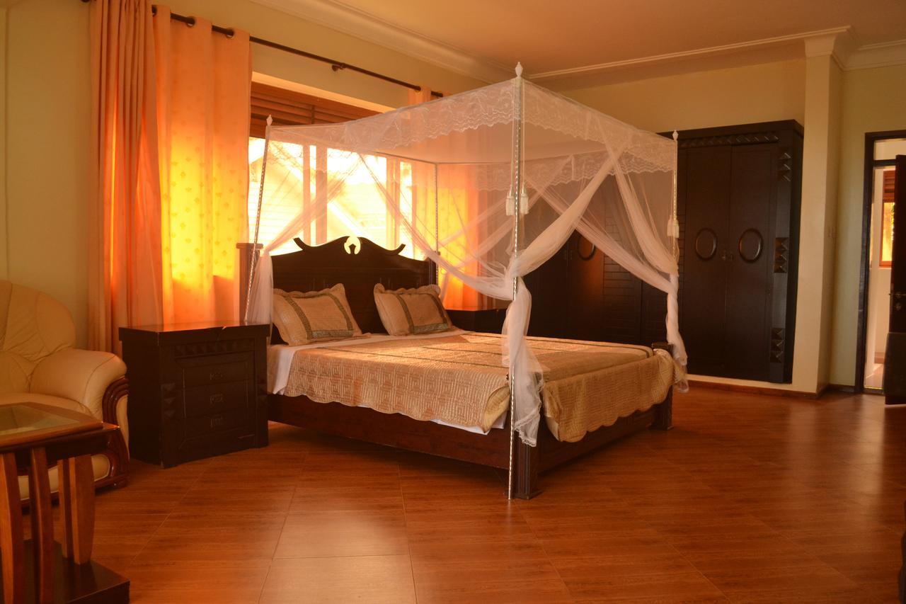 The Palms Beach Hotel And Restaurant Limited Entebbe Exteriör bild